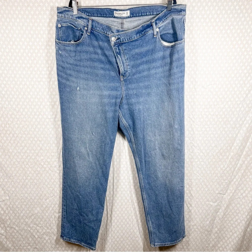 Abercrombie & Fitch The 90s Straight Ultra High Rise Jeans - Picture 2 of 5